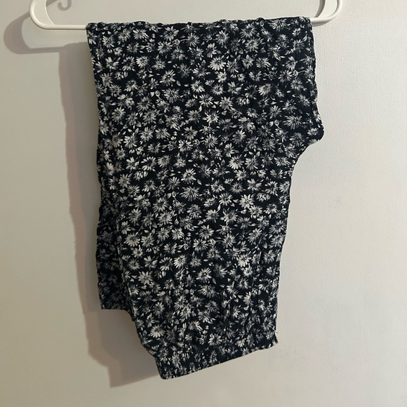 Flower pants size small Stretchy waist - Picture 1 of 1